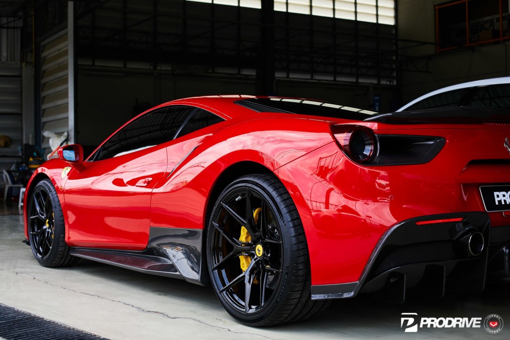 Феррари 89 года. Ferrari 488 gtb wheel. Шины феррари гтб. Шины феррари гтб. Колеса на феррари 450.